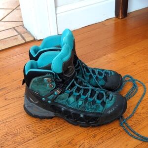 Salewa hiking/ approach boots